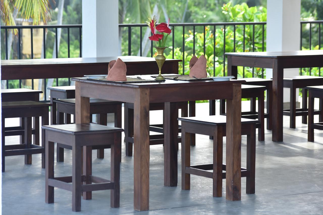 Almond Unawatuna