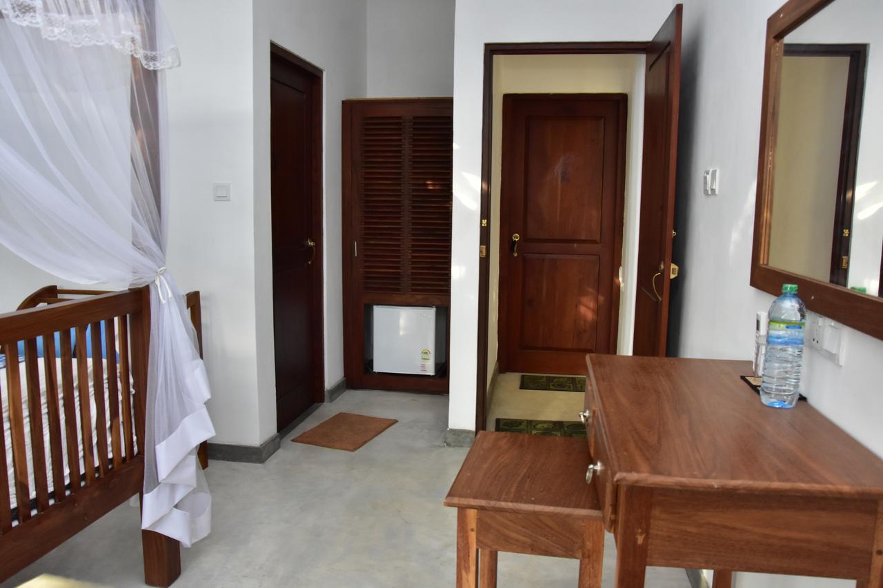 Almond Hotel 2*